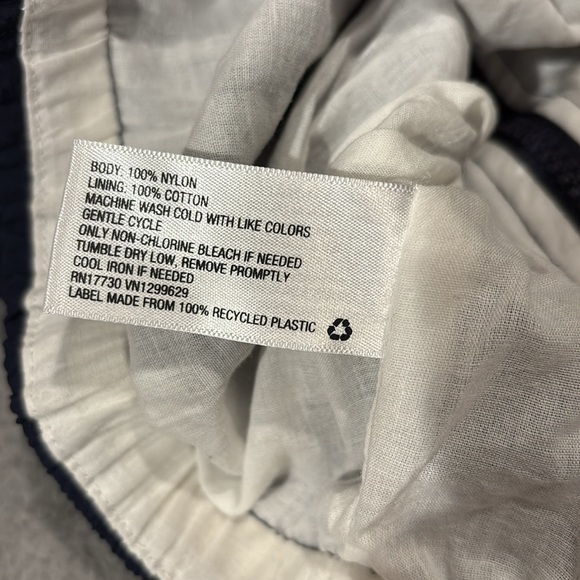 Windbreaker - Picture 4 of 5